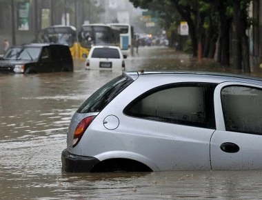 Διακοπές της κυκλοφορίας λόγω της βροχόπτωσης σε Ν. Ερυθραία και Κηφισιά